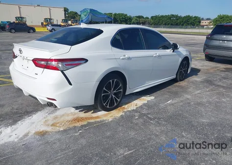 2020 Toyota Camry Se z USA, uszkodzony, nr VIN 4T1G11AK6LU914800